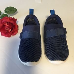 MESH WATER SNEAKERS ATHLETIC CAT & JACK SZ 8 BLUE